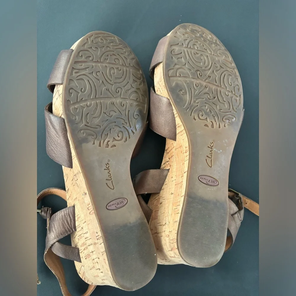 Clarks Artisan Bronze brown leather cross strap cork sandals women’s size 10
